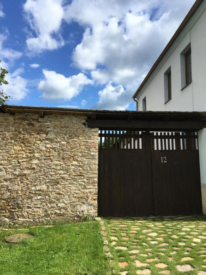 Apartman Na Vrsku Klenovice  Exteriör bild