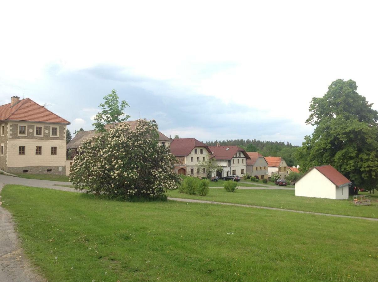 Apartman Na Vrsku Klenovice  Exteriör bild