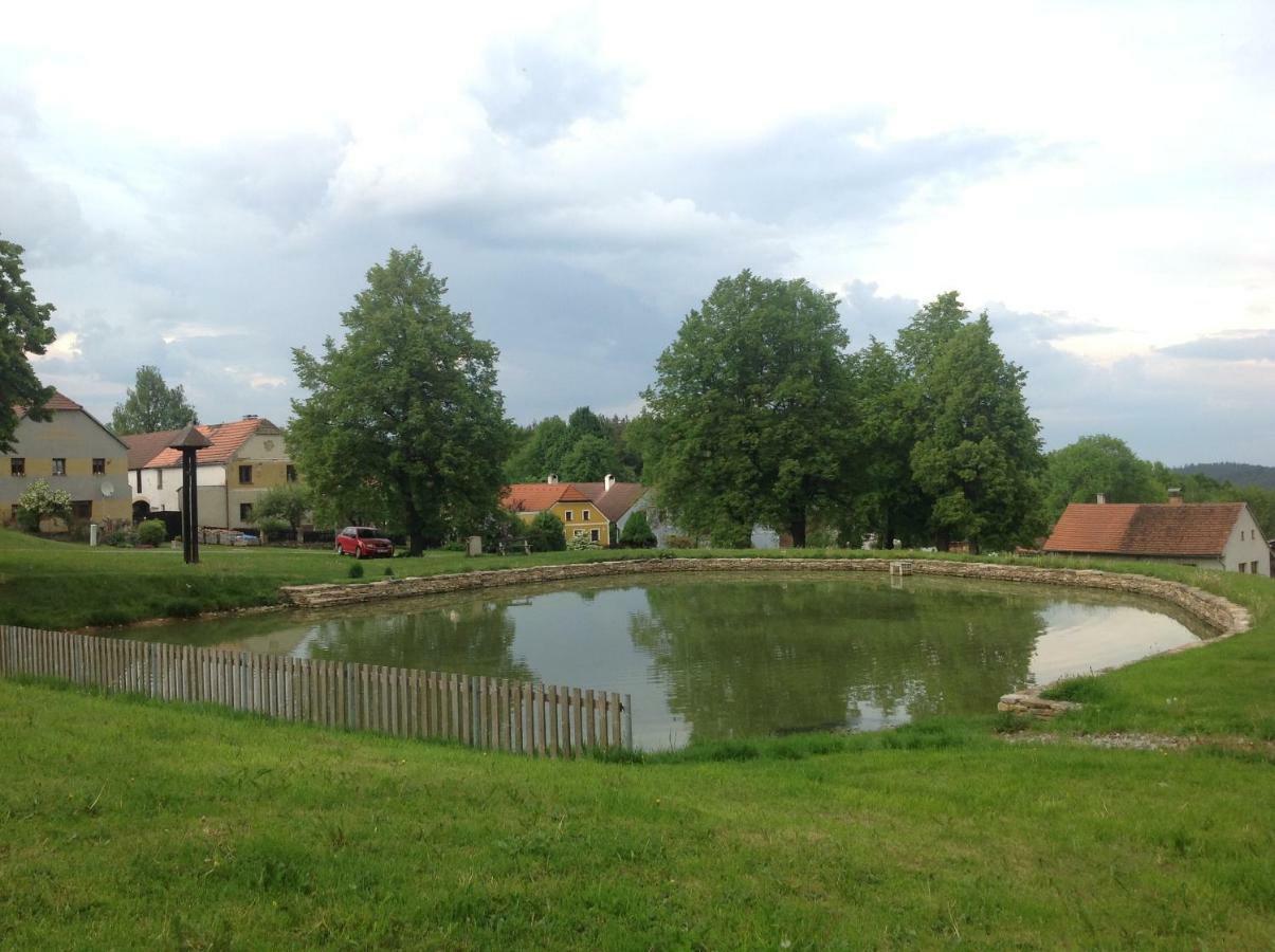 Apartman Na Vrsku Klenovice  Exteriör bild